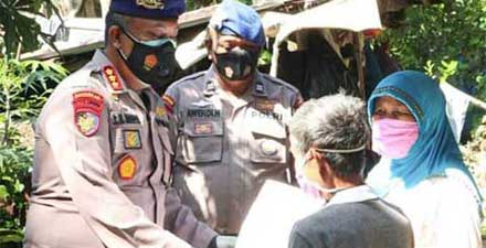 Dirpolairud Polda Sumbar Berikan Bantuan Sembako untuk Nelayan 1 Dirpolairud Polda Sumbar Berikan Bantuan Sembako untuk Nelayan.