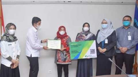 Dua Warga Sawahlunto Terima Santunan Jaminan Kematian.