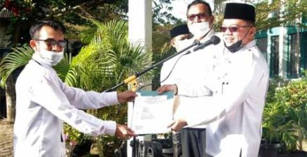 Kakankemenag Pasaman Serahkan SK Dua Pejabat Fungsional