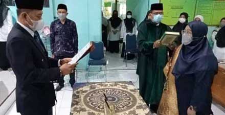 Kakankemenag Padang Panjang Lantik Emi Ratna Aprilana Sebagai Kasi Penmad.