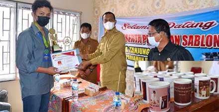 Pemuda Milenial Tanjung Sabar Dilatih Nyablon Gelas