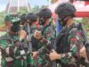 Pasukan TNI Bersenjata Lengkap Kawal Pangdam I BB di Jayapura