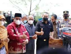 Wagub Sumbar Serahkan Mesin Tempel 15 PK kepada Kelompok Nelayan Katapiang