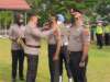 Kapolres Sijunjung AKBP Muhammad Ikhwan Lazuardi saat pemasangan pangkat