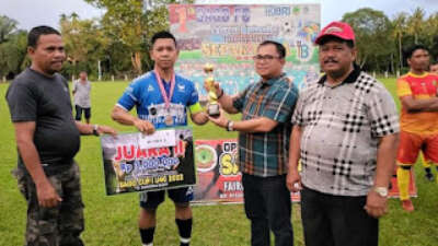 Endra Yama Putra Serahkan Trofi Sago CUP I U-40