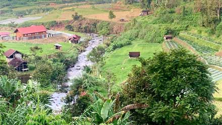 Sekilas Pemandangan dari Panorama Tembok Panjang, Pasar Usang, Kota Padang Panjang