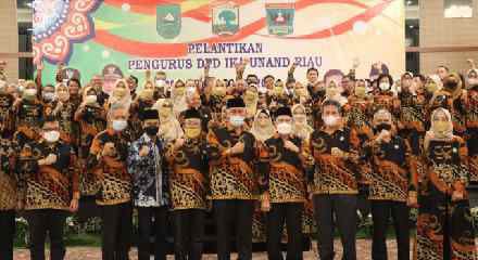 Ketika Dua Gubernur Hadiri Pelantikan Pengurus IKA Unand Riau 1 Dua Gubernur Hadiri Pelantikan Pengurus IKA Unand Riau