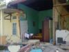Rumah warga rusak akibat gempa 6,2 SR yang mengguncang Kabupaten Pasaman Barat, Sumatera Barat