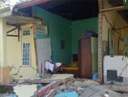 Rumah Warga Rusak Akibat Gempa 6,2 Sr Yang Mengguncang Kabupaten Pasaman Barat, Sumatera Barat