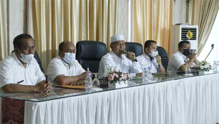 Terkait Persoalan Dana Baznas Pasbar, Ini Kata Bupati Hamsuardi 1 Bupati Pasaman Barat, Hamsuardi saat menggelar konferensi Pers di rumah dinas bupati