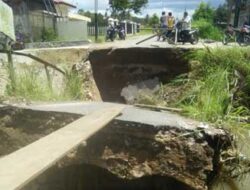 Jembatan Dua T Di Koto Tangah Tilkam Ambruk Diterjang Banjir Bandang