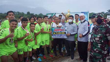 Sungai Beremas Juara Sepak Bola Bupati Pasbar Cup 2022 Antar Nagari