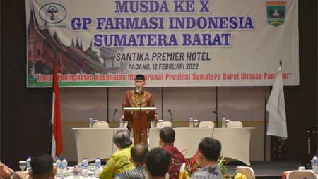 Gubernur Mahyeldi saat buka Musyawarah Daerah X GP Farmasi Indonesia, Sumatera Barat, di Santika Premiere Hotel, Padang