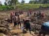 Petugas Gabungan Bantu Pencarian Korban Longsor Gempa di Pasaman