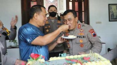 Kapolda Jateng Beri Surprise di Hari Ulang Tahun Pangdam IV Diponegoro
