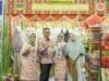 Bupati Solok Selatan, Khairunas saat meninjau pameran stand Dekranasda di Inacraft 2022