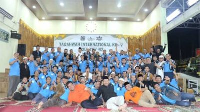 Napak Tilas Perjuangan Imam Zarkasyi, Alumni Gontor ’92 Gelar Taqahwah Di Padang Panjang