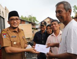 Wako Padang Serahkan Bantuan Korban Kebakaran di Sungai Sapih