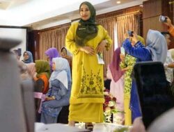 Baju Kurung Basiba Tanah Datar Juara I Lomba Fashion Show Merancang Busana Kembaran Pkk Sumbar