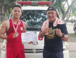Meski Berangkat Gunakan Ambulans, Atlet Pertina Kebumen Ini Berhasil Sabet Medali Emas 9 Atlet Pertina Kebumen, Brian Aldi bersama Pelatih