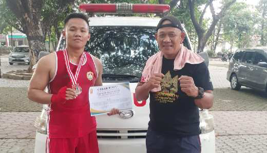 Meski Berangkat Gunakan Ambulans, Atlet Pertina Kebumen Ini Berhasil Sabet Medali Emas 1 Atlet Pertina Kebumen, Brian Aldi bersama Pelatih