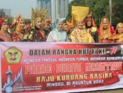 Berbaju Kuruang Basiba, Bundo Kanduang DKI Jakarta Adakan Parade Budaya Nusantara di Monas