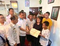 Ditembak di Perairan PNG, Pemprov Papua Serahkan Santunan bagi Keluarga Nakhoda Kapal Kelvin 02