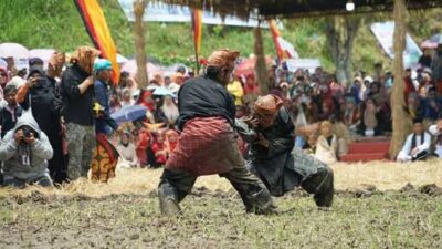 Tiupan Pupuik Tandai Mulainya Festival Baluluak Bajarami Nagari Kumango