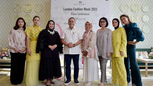 Mendag Bangga Klamby Jadi Merek Fesyen Indonesia Pertama di London Fashion Week 2022 1 Mendag Zulkifli Hasan saat konferensi pers keikutsertaan Klamby di London Fashion Week 2022