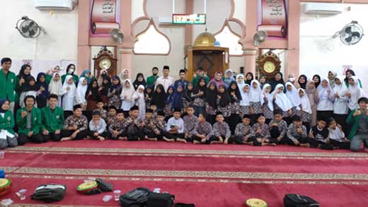 Mahasiswa KKN Unand Adakan Didikan Subuh Gabungan di Masjid Raya Sumani 1 Mahasiswa KKN Unand Adakan Didikan Subuh Gabungan di Masjid Raya Sumani