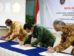 Gubernur Kepulauan Riau, H. Ansar Ahmad dan Bupati Karimun, Aunur Rafiq bersama Plt. Dirjen Perhubungan Udara Kementerian Perhubungan Nur Isnin Istiartono Nota Kesepakatan tentang Pembangunan dan Pengembangan Bandar Udara Raja Haji Abdullah (RHA) Kabupaten Karimun