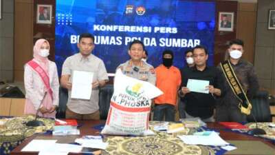 Diduga Tak Sesuai Label, Polda Sumbar Sita 13 Ton Pupuk Nt PHOSKA