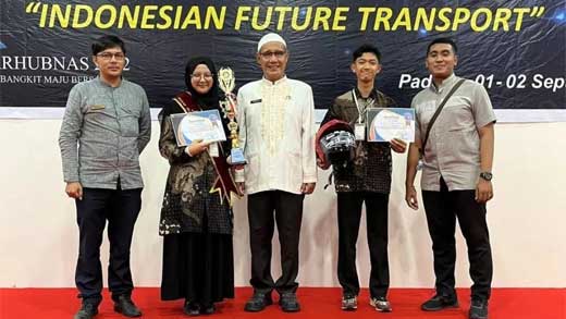 Siswi SMAN 1 Padang Panjang Juara Pelajar Pelopor Keselamatan LLAJ Sumbar 1 Siswi SMAN 1 Padang Panjang Juara Pelajar Pelopor Keselamatan LLAJ Sumbar