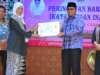 Wako Hendri Septa terima penghargaan dari IBI Padang