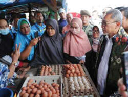 Mendag Zulkifli Hasan Tinjau Bapok di Pasar Cik Puan Pekanbaru