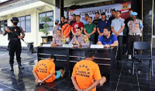 Kapolres Way Kanan gelar konferensi pers terkait kasus tersangka ayah dan anak bunuh kakak tiri