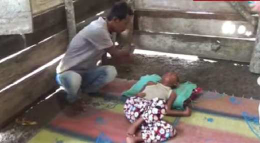 Darwin dengan Dua Anak Cacat tinggal di gubuk sawah