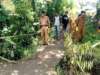 Dinas Pupr Lampura Tinjau Perlintasan Jalan Yang Nyaris Putus Di Kelurahan Tanjung Senang, Kecamatan Kotabumi Selatan