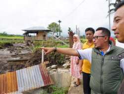 Tanggul Jebol, Satu Rumah Warga Sungai Tarab Rusak Diterjang Banjir