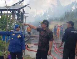 Wawako Tinjau Lokasi Kebakaran Di Komplek Sman 1 Padang Panjang