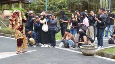 Ketika Anak-anak Milenial Meriahkan Lomba Fotografi di PDIKM Fashion Show