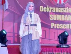 Mutia Febrina Juara 3 Lomba Desain Busana Muslimah Dekranasda se-Sumbar