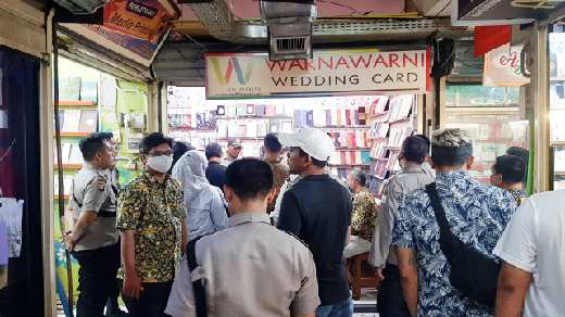 Para Pedagang Keluhkan Pengelolaan Pasar Tebet Barat, Diduga Dipaksa Bayar Tunggakan 1 Para Pedagang Keluhkan Pengelolaan Pasar Tebet Barat