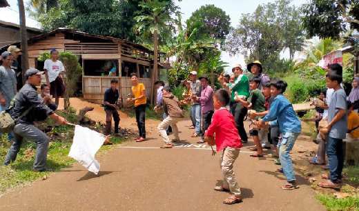 Sastri Andiko Lepas Pacu Itiak di Nagari Sungai Kamuyang