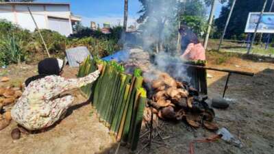 Menjelajah Malamang, Tradisi Maulid Nabi dari Pariaman