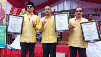 Pemko Bukittinggi Pecahkan Rekor Dunia Minum 5.110 Gelas Teh Talua