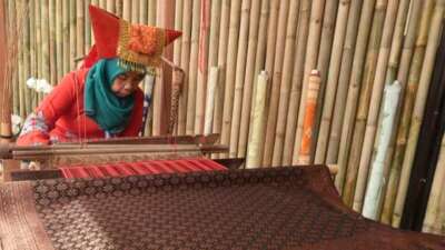 Kain Songket Layak Dijadikan Fashion Baru