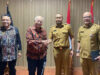 Wakil Gubernur Sumatera Barat, Audy Joinaldy dalam rapat bersama Founder PT. Meta Archipelago Hotels (PT. Martel) Dedi Sjahrir Panigoro, Kepala Dinas Pariwisata Luhur Budianda dan Kepala Biro Perekonomian Ria Wijayanti, di Kantor Gubernur Sumbar