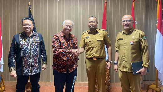 Agar Lebih Menarik, Kawasan Mandeh Pessel Direncanakan Miliki Konservasi Lumba-lumba 1 Wakil Gubernur Sumatera Barat, Audy Joinaldy dalam rapat bersama Founder PT. Meta Archipelago Hotels (PT. Martel) Dedi Sjahrir Panigoro, Kepala Dinas Pariwisata Luhur Budianda dan Kepala Biro Perekonomian Ria Wijayanti, di Kantor Gubernur Sumbar