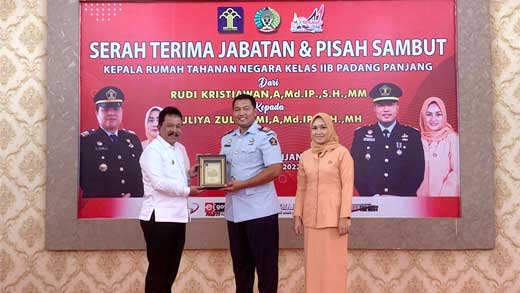 Wawako Asrul saat serah terima dan pisah sambut Kepala Rutan Padang Panjang